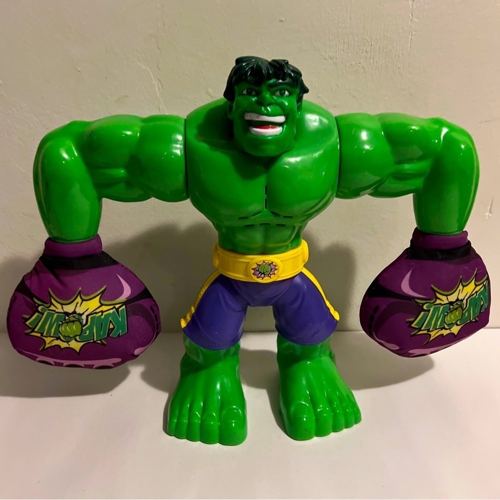 Kapow! Hulk Hasbro Disney 10" Toy Figure w/ Plush Hands Punch Talking Voice